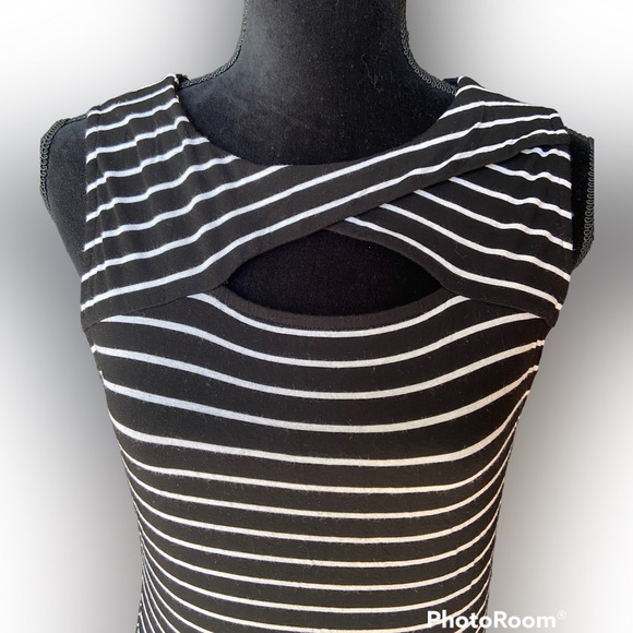 🎉2/20$Vince Camuto short-sleeve T😎 - Picture 2 of 9